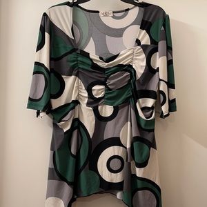 Pretty Green Gray black and white blouse 🌿♠️🌚🤍